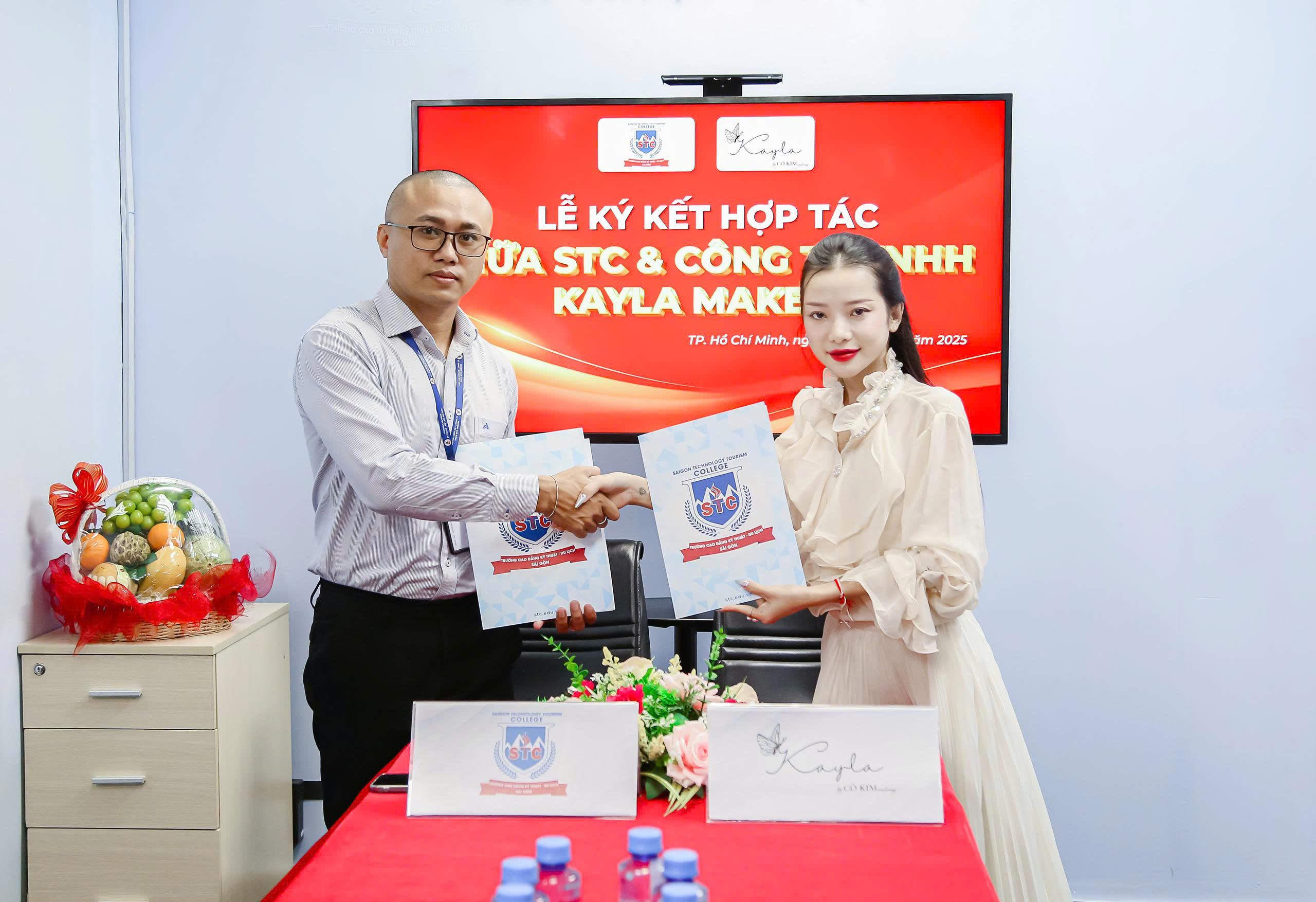 stc-ky-mou-vơi-kayla-makeup